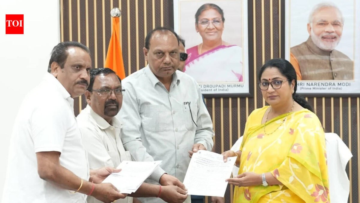 Delhi govt committed to solving problems faced by sanitation workers: CM Gupta