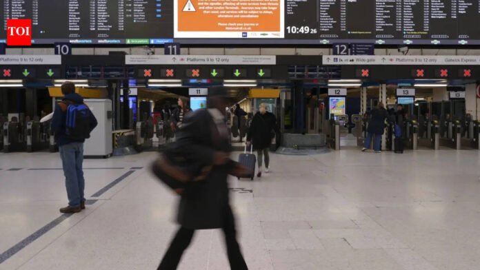 'Gen Z exodus': Record number of young people leaving the UK due to rising living costs

