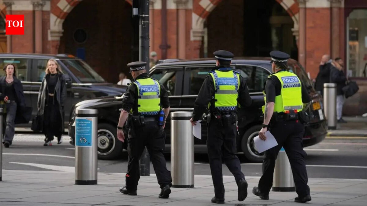 London arson attack: UK police investigating anti-Semitic hate crime after man approached shop carrying bag of flammable bottles
