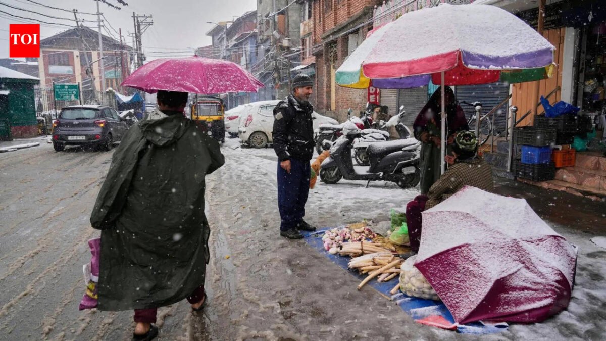 Meteorological bureau predicts heavy rain in Kashmir plains and snowfall in upper reaches