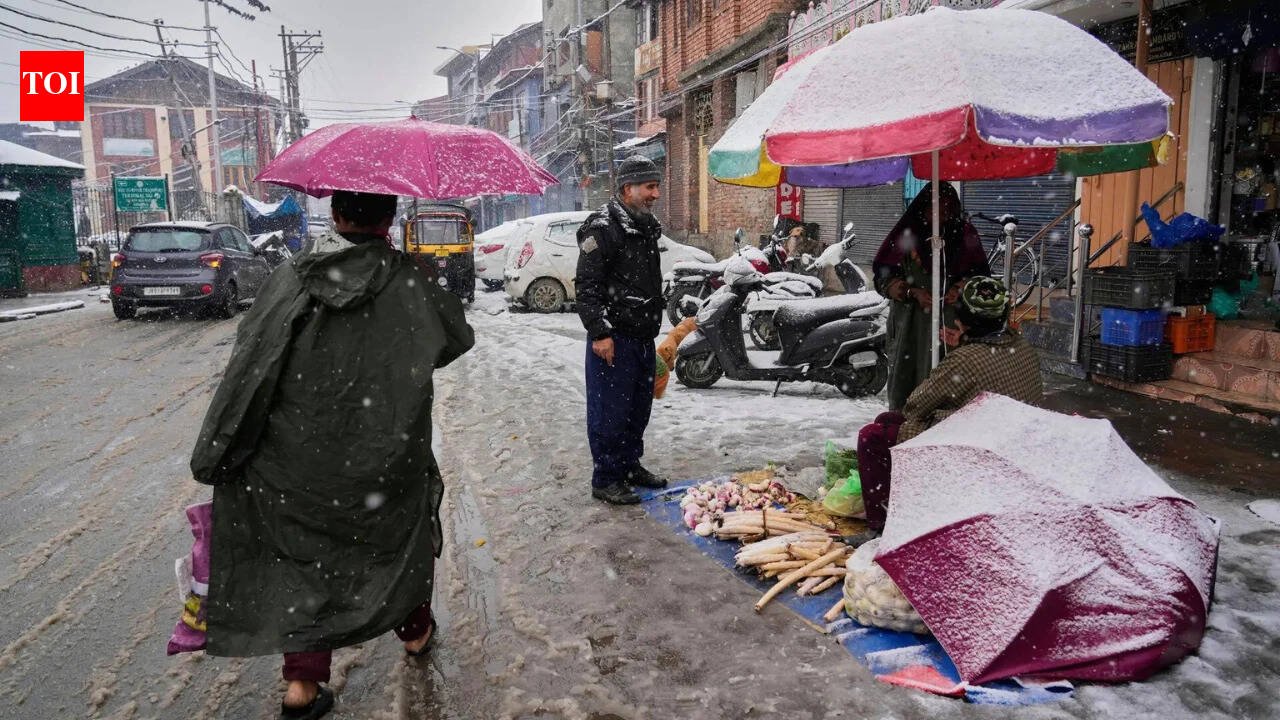 Meteorological bureau predicts heavy rain in Kashmir plains and snowfall in upper reaches