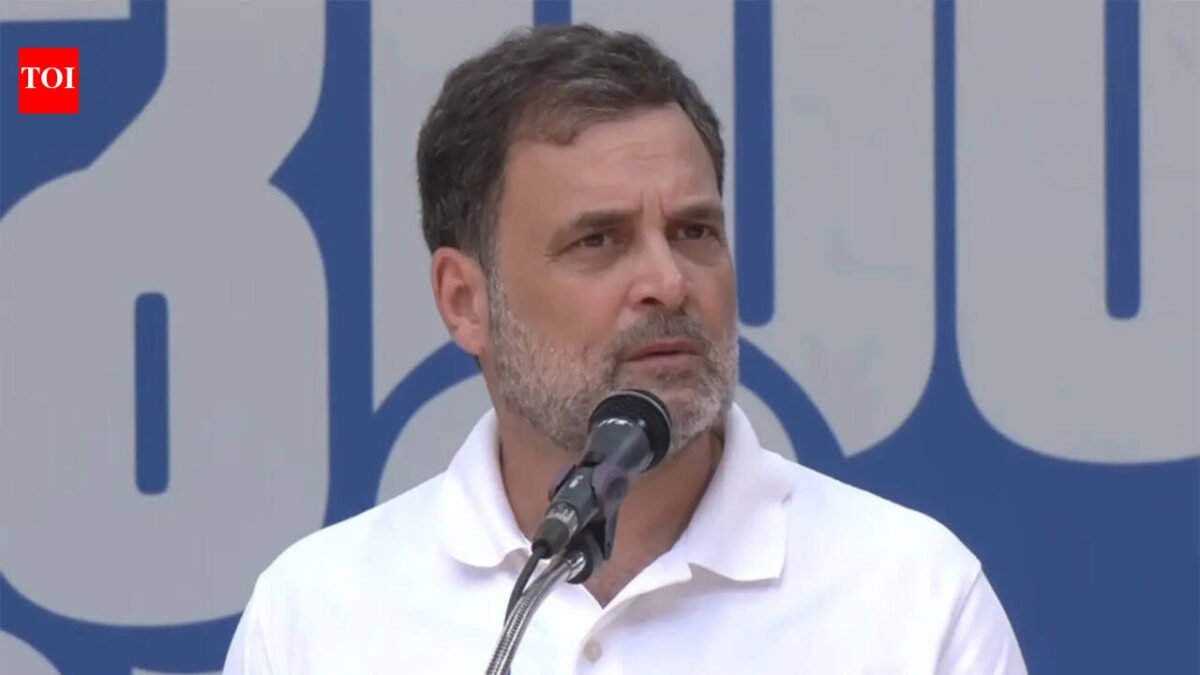 Rahul targets Mamata, TMC mocks 'dog'