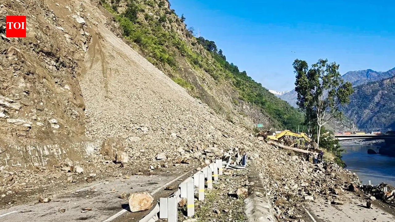 Ramban landslide blocks Jammu-Srinagar national highway