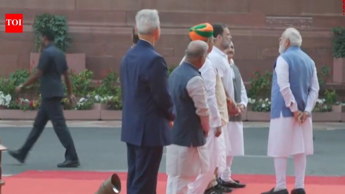 Rare interaction between Modi and Rahul breaks the internet