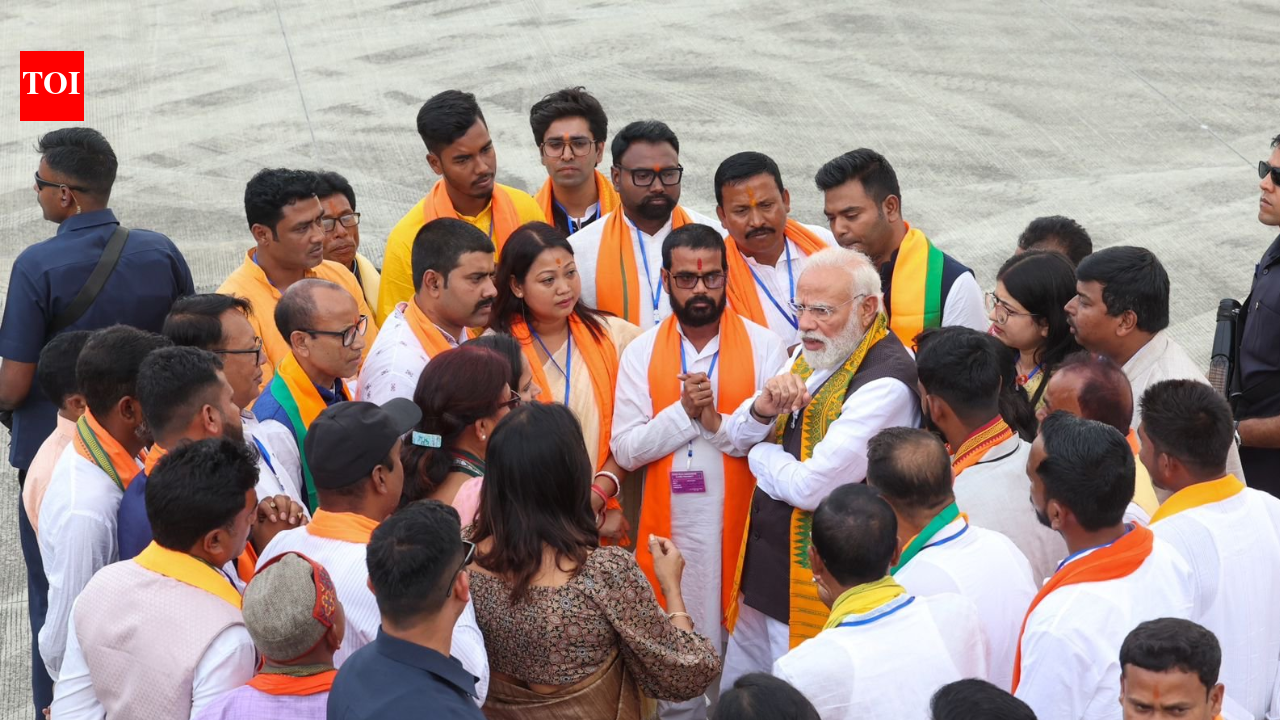 'Sentiment is in favor of BJP': PM Modi slams TMC after interaction with party workers in West Bengal