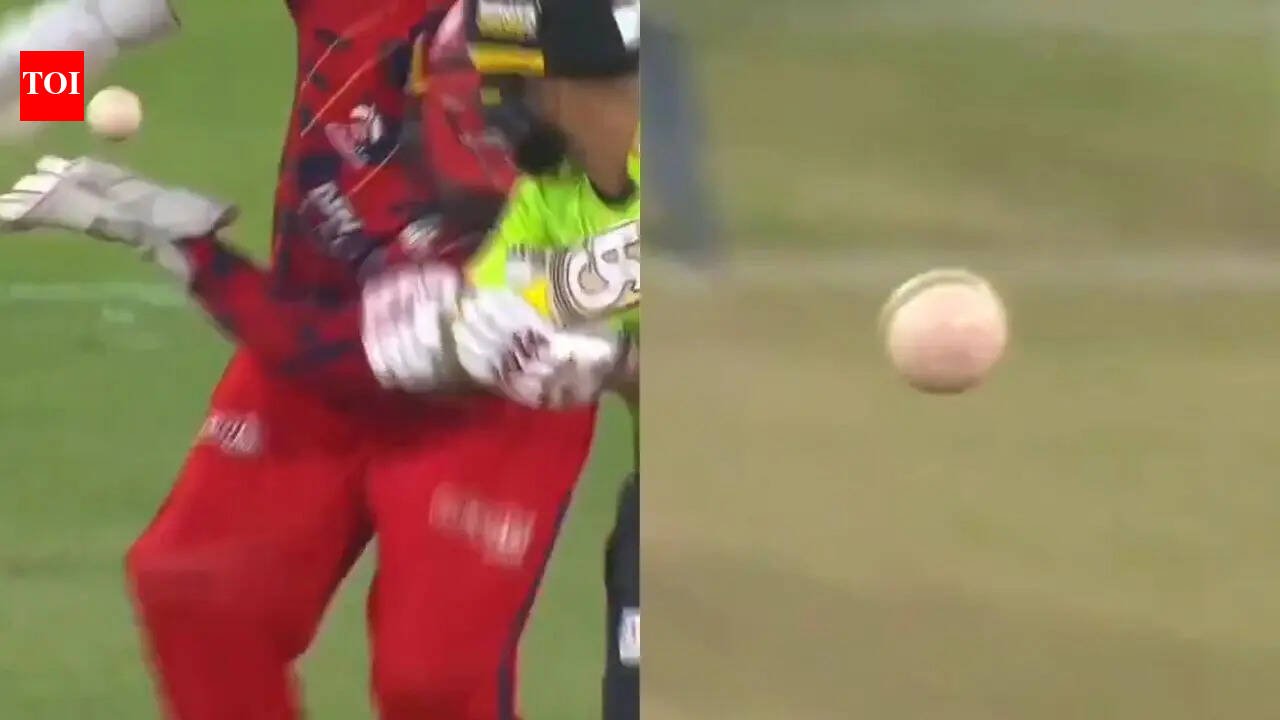 strangeness! PSL under attack as Pakistan ball turns red again - WATCH