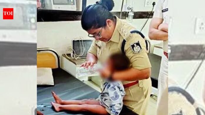 2-year-old girl was abandoned in the forest and survived after walking for 20 hours

