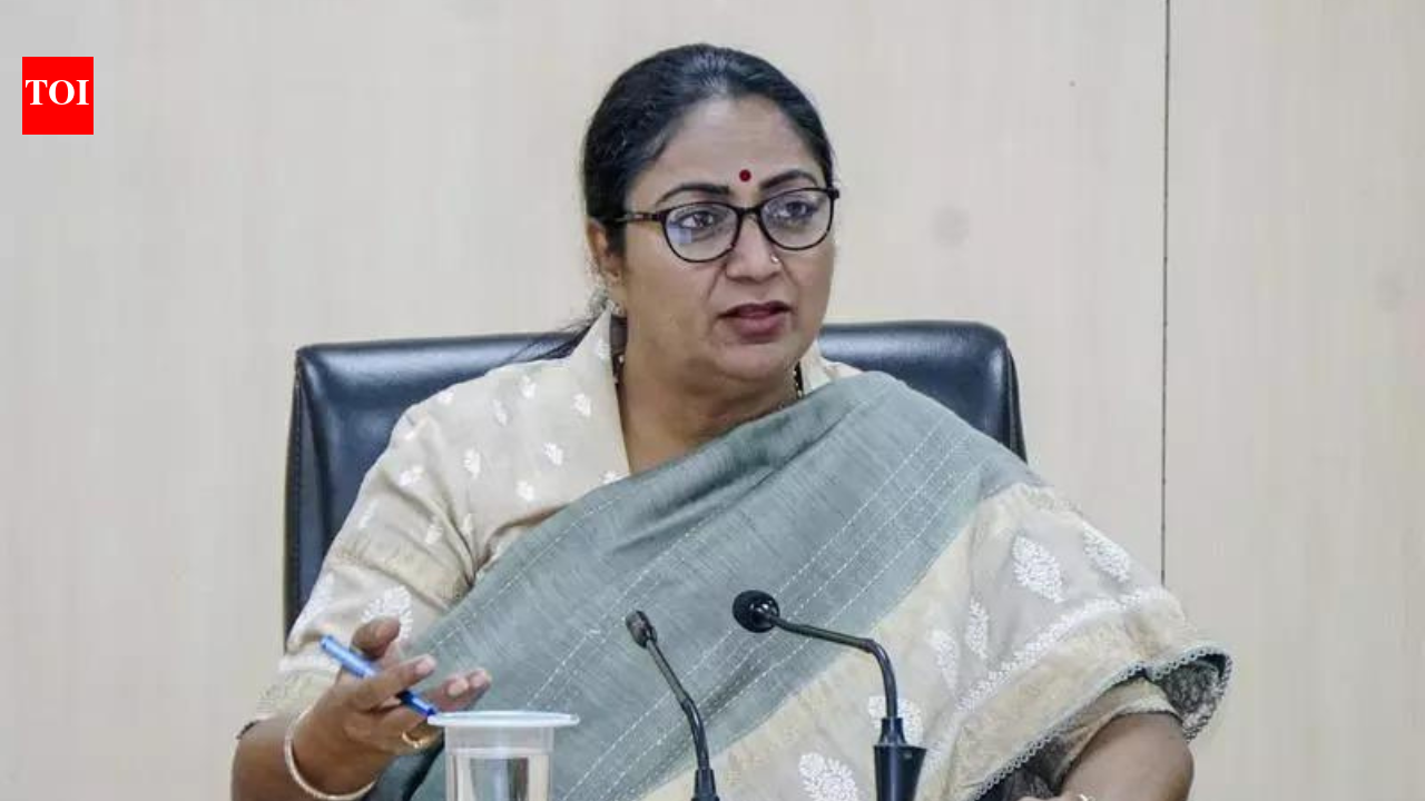 Delhi Chief Minister Rekha Gupta condolences 9 deaths in Vivek Vihar fire, assures relief and support