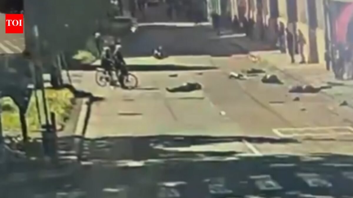 Driver crashes in Modena, injuring 8 people