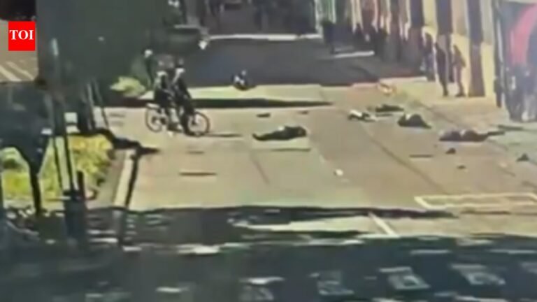 Driver crashes in Modena, injuring 8 people