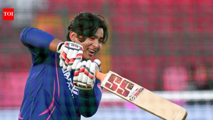Jos Buttler brings special gift to Vaibhav Sooryavanshi for class presentation - Watch

