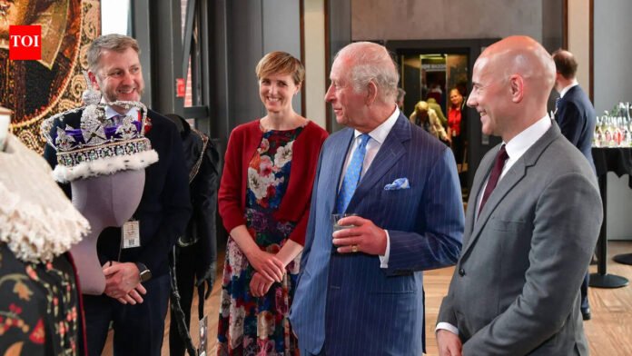 King Charles III: King Charles surprises audiences at sold-out Kenneth Branagh Shakespeare performance in Stratford-upon-Avon | World News

