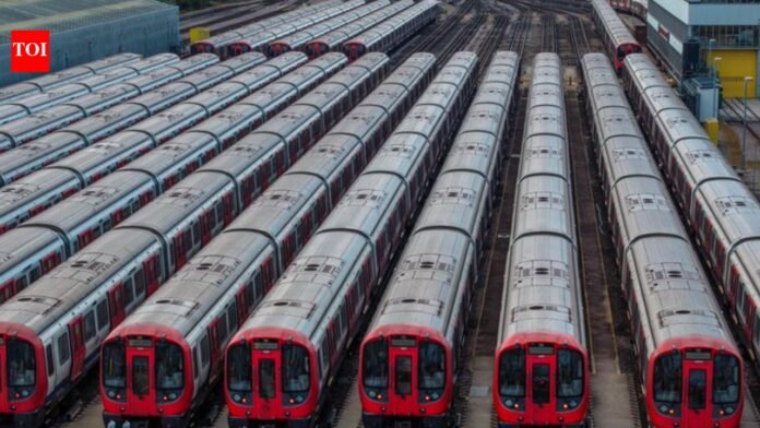 London Underground strike suspended after last-minute talks between TfL and RMT

