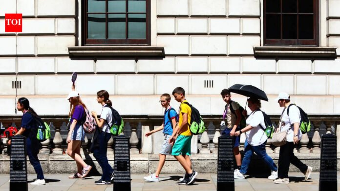London heatwave: UK temperatures to hit 29C this weekend as UK temperatures warmer than Athens and Ibiza World News

