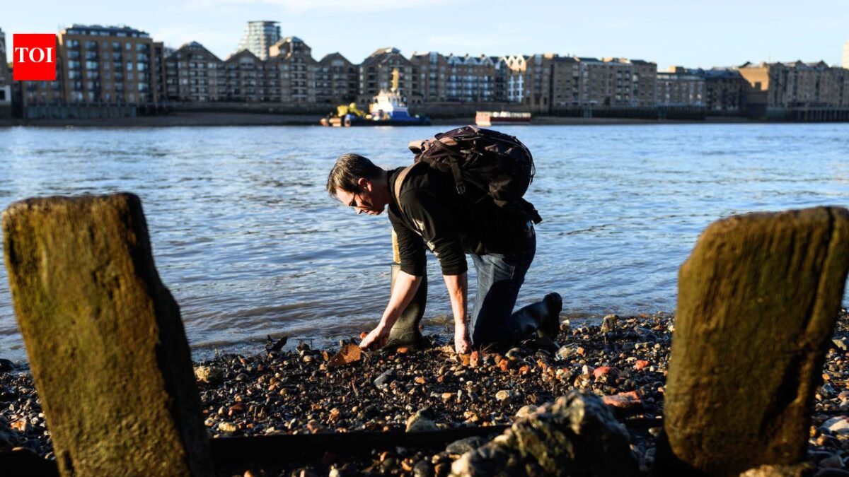 Meet the loaches: Treasure hunters uncover centuries-old secrets from the Thames | World News