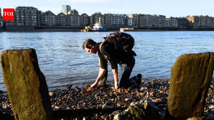 Meet the loaches: Treasure hunters uncover centuries-old secrets from the Thames | World News

