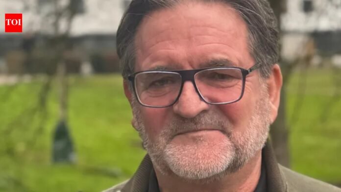 Mike Marshall: The ex-soldier who left school at 15 with no qualifications graduated aged 69 | World News


