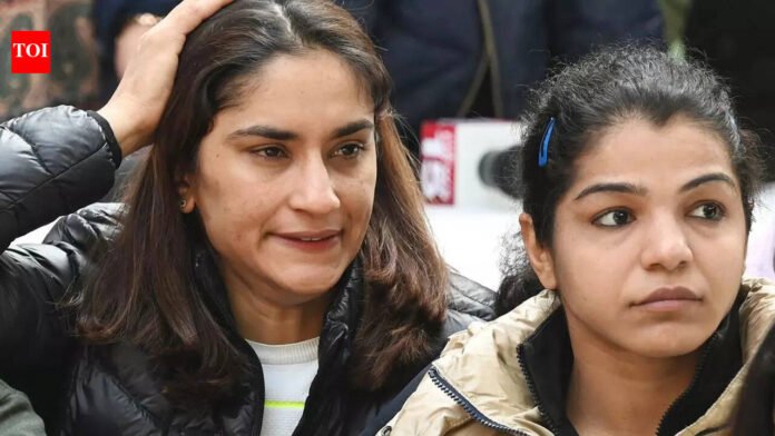 Olympic medalist Sakshi speaks out on Vinesh's defeat, seeks PM Modi's help


