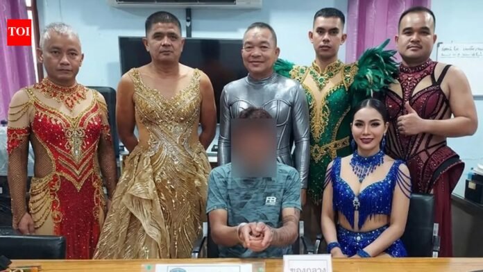 Thai police arrest drug dealers: Thai police dressed as 