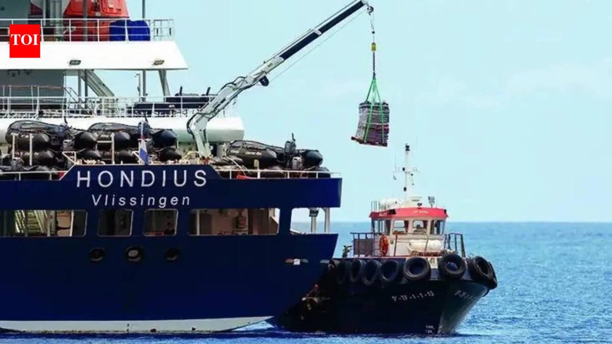 Two more passengers evacuated from cruise ship test for hantavirus+