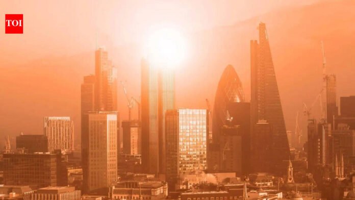 UK heatwave 2026: UK records hottest day of 2026 as 35C heatwave scorches London, Kent and southeast England | World News

