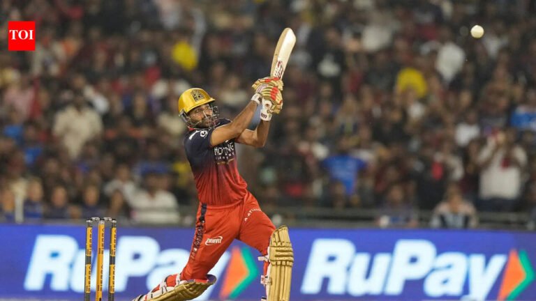 Watch: Bhuvi breaks Mumbai’s heart as he clinch first IPL top six in 10 years