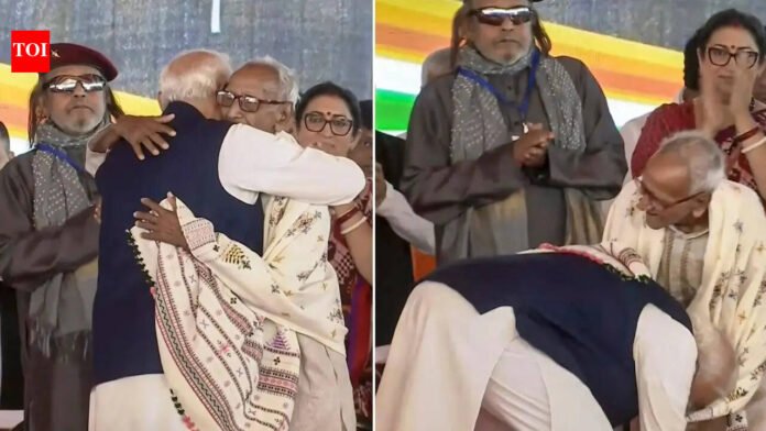 Watch: PM Modi touches feet of 98-year-old Makhanlal Sarkar during swearing-in ceremony in West Bengal - who is he?

