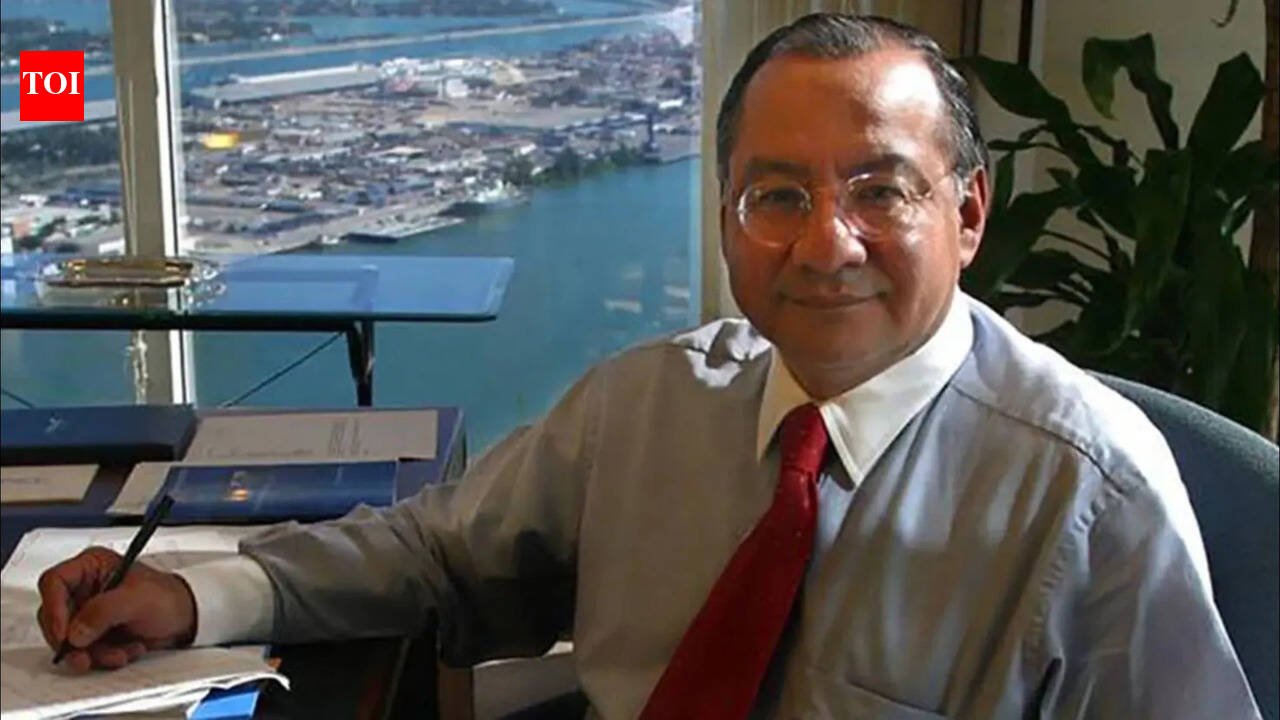 Who is Victor Manuel Rocha, the former U.S. diplomat who will lose his U.S. citizenship because of espionage in Cuba?