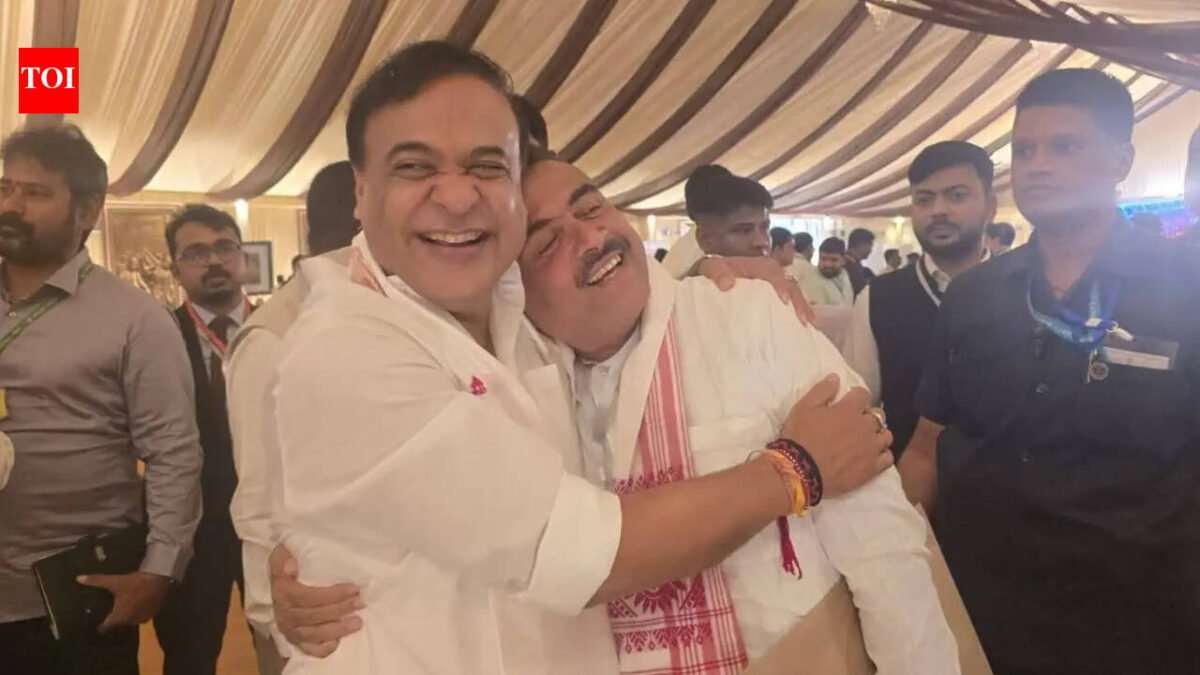 'You know who's having a hard time': Himanta-Suvendu's kindness draws attention at Assam government swearing-in ceremony