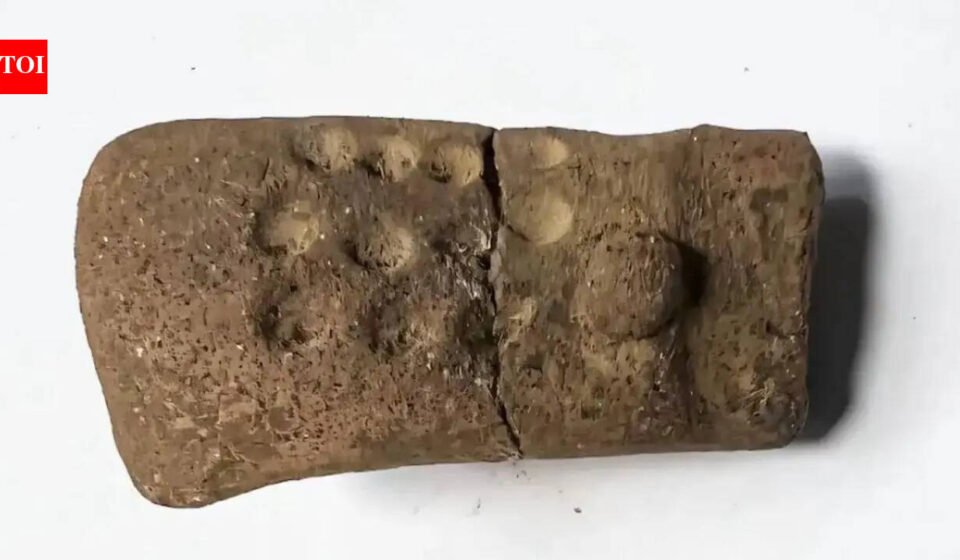 11 mysterious dots on 2,700-year-old statue force archaeologists to rethink early writing in Guatemala | World News