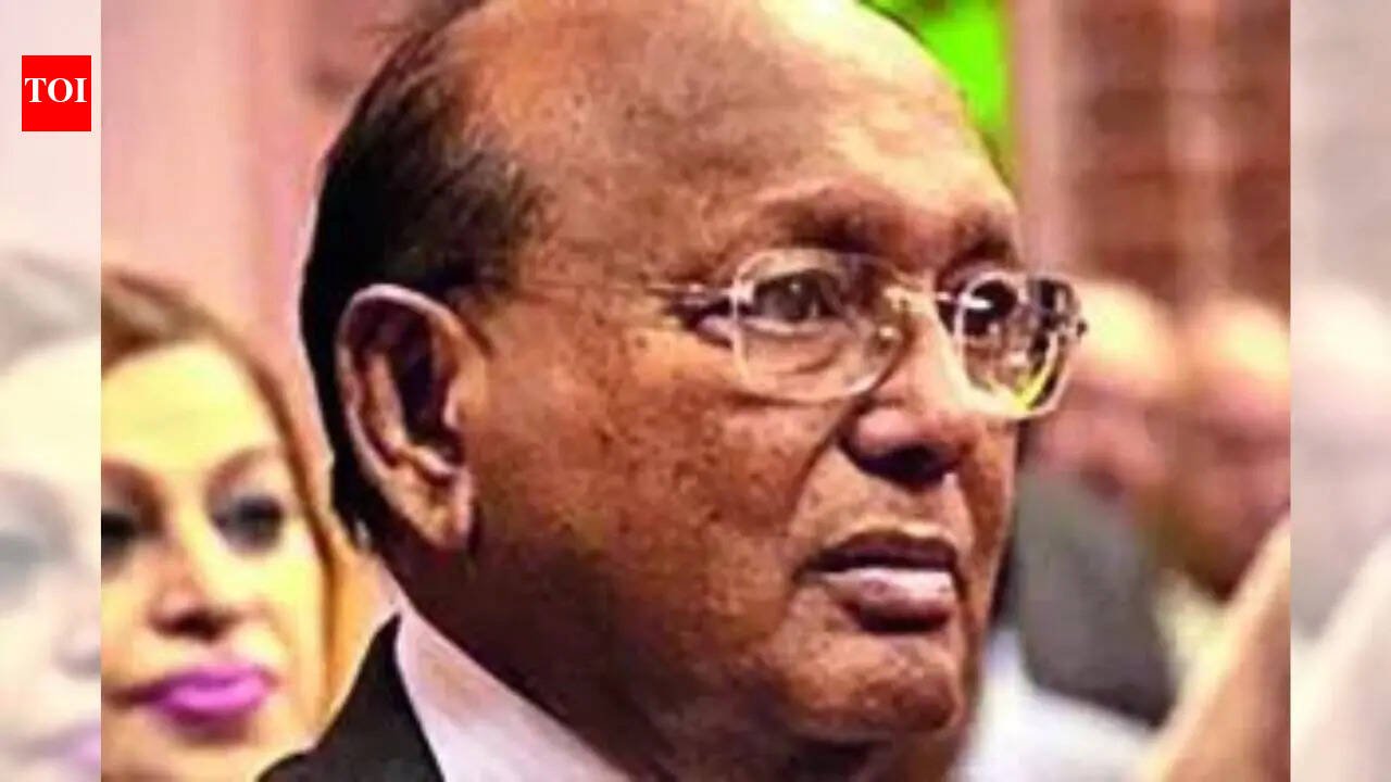 Bangladesh: Thousands gather to pay last respects to Awami League veterans despite ban
