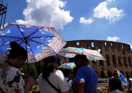 Heatwave tightens grip on Europe: more than 20 weather-related deaths in France and Germany, red alert issued