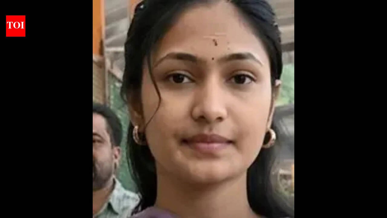Indian student fights for life after falling 25 feet in Chicago subway station, family seeks help