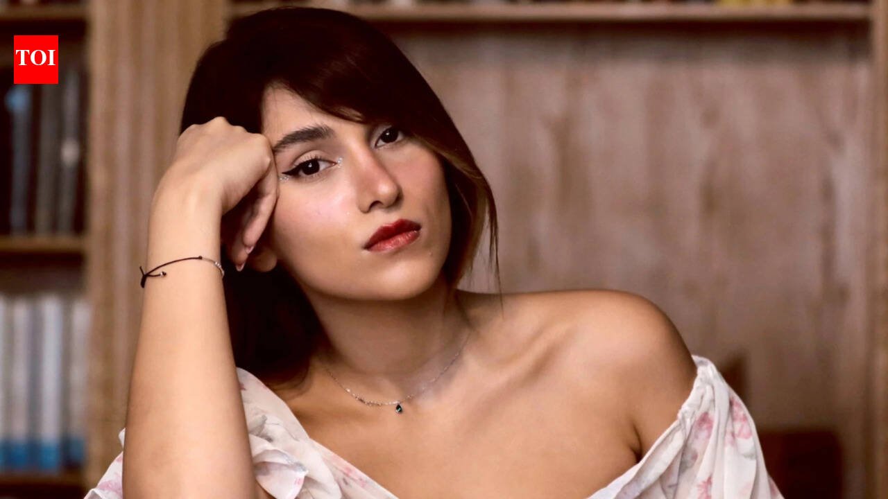 Iranian singer sentenced to 74 lashes for singing without headscarf; authorities call video 'vulgar and immoral'