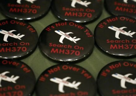 MH370 Malaysia: 'Close next of kin': Malaysia extends MH370 search for another year