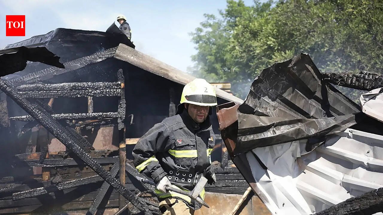 Russia launches new attacks in Dnipro and Zaporozhye, Ukraine, killing at least 9