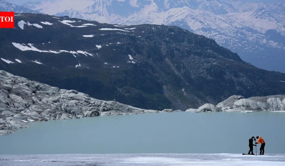 Swiss glaciers: Climate crisis worsens extreme heat in Europe, Swiss glaciers shrink