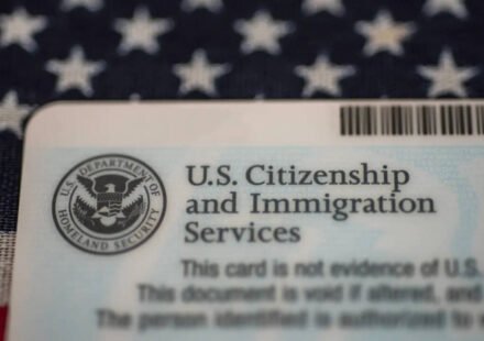 The Trump administration cracks down on "birth tourism" and revokes hundreds of visas: "No foreigners allowed to enter..."