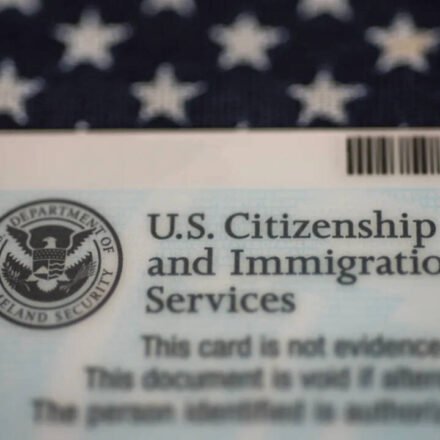 The Trump administration cracks down on "birth tourism" and revokes hundreds of visas: "No foreigners allowed to enter..."