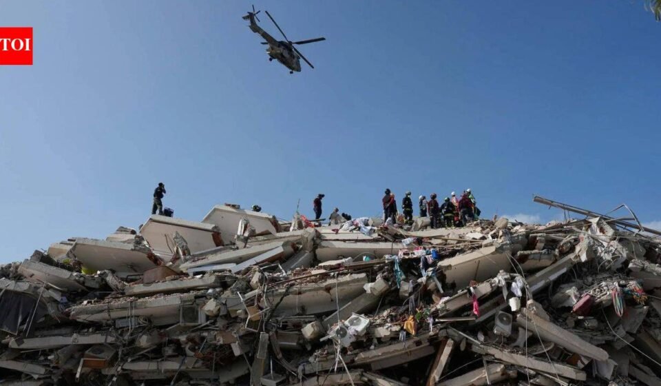 'They were taking selfies, not helping': Victims of Venezuela earthquake angry as death toll reaches 1,430