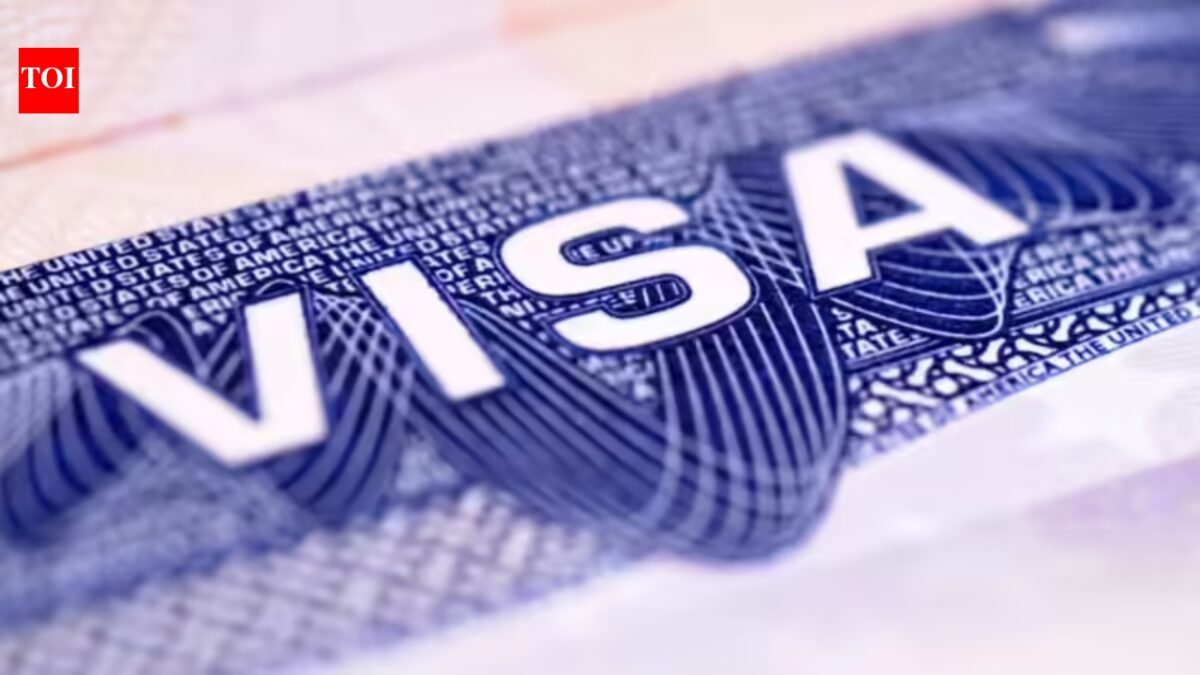 4-year permanent residence for F1 students: Immigration lawyer says biggest risk is 'booking a flight home', warns visa holders not to travel outside the U.S.