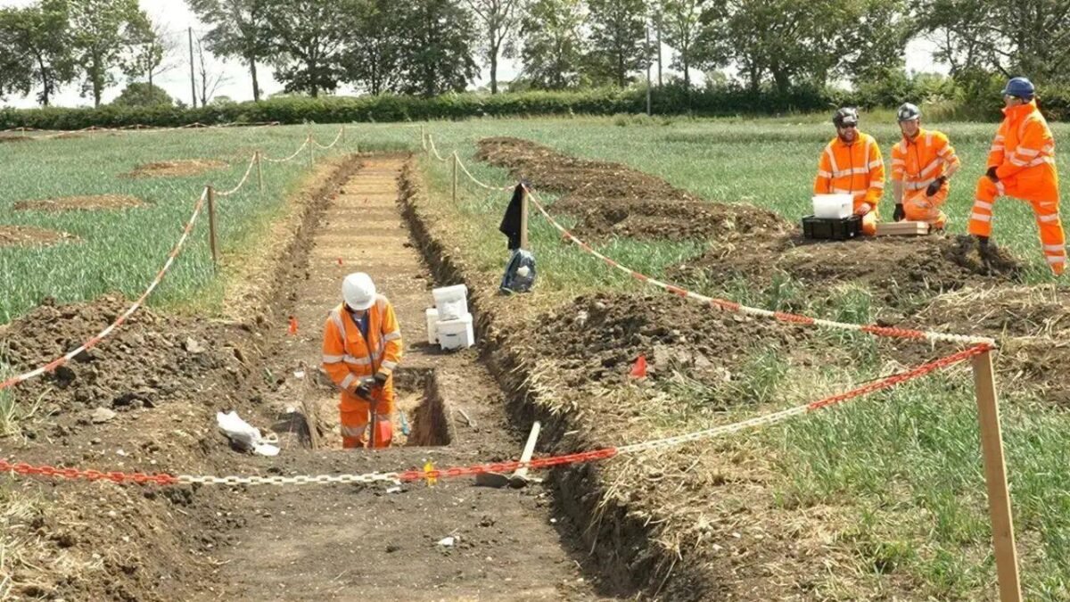 A 1740-year-old Roman coin discovered during a railway dig in the UK reveals a hidden world beneath the surface | World News