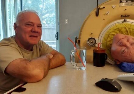 A six-year-old child was put into an iron lung due to polio. More than 70 years later, he becomes world's oldest survivor | World News