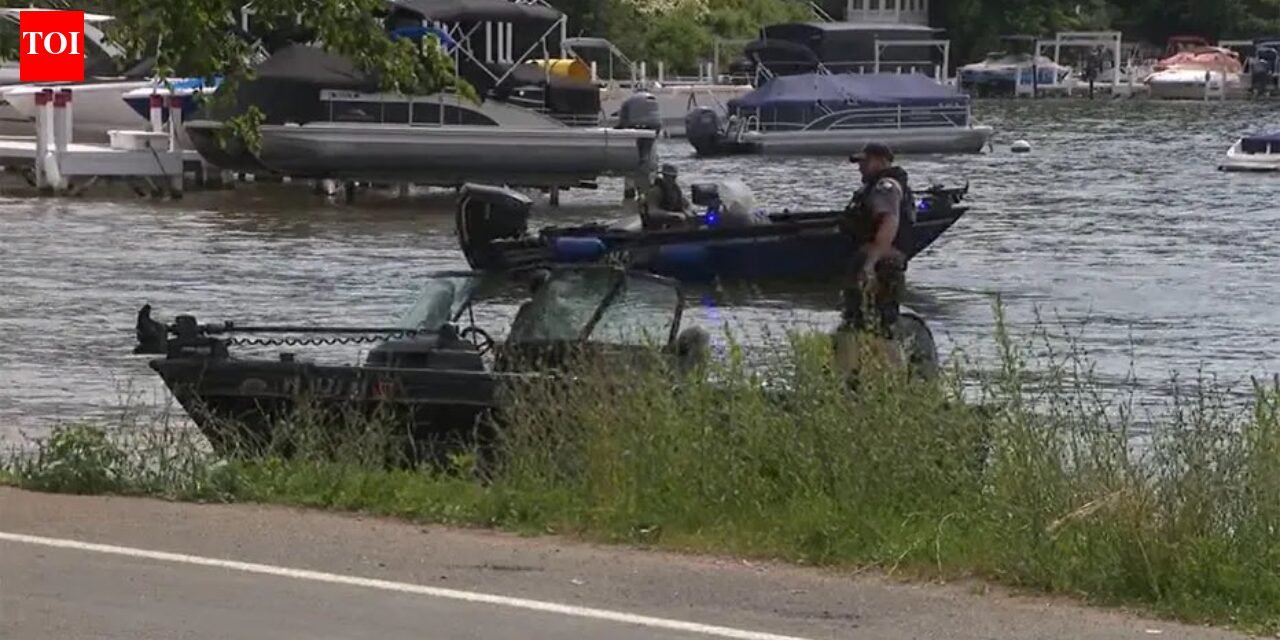 Boat capsizes in Lake Wisconsin: Boat capsizes in Lake Wisconsin, 7 rescued; 3 children dead