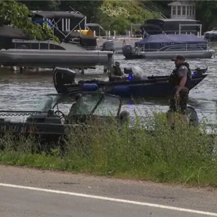 Boat capsizes in Lake Wisconsin: Boat capsizes in Lake Wisconsin, 7 rescued; 3 children dead