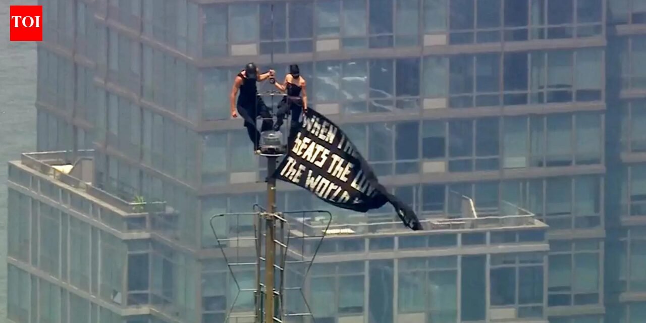 Climbing the Empire State Building: Couple arrested after proposing atop New York skyscraper - video