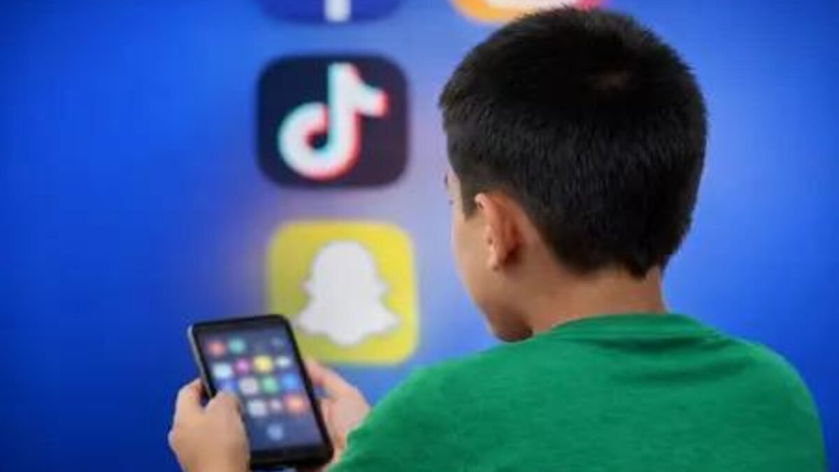 French lawmakers pass law banning social media use by children under 15; first EU country to do so