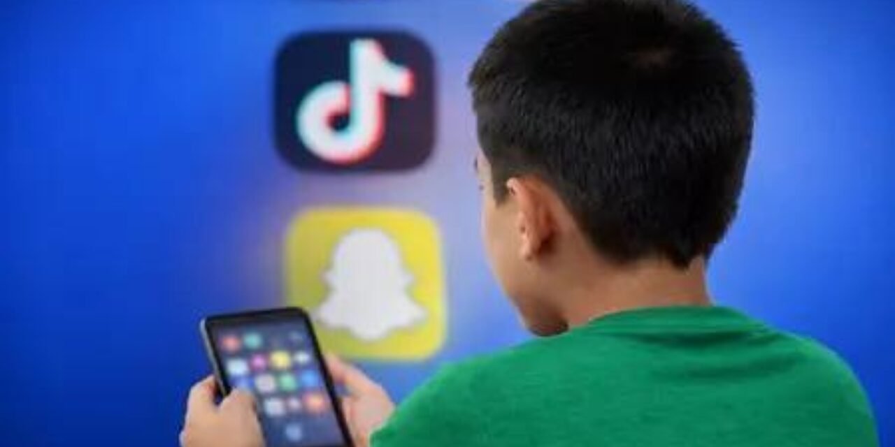 French lawmakers pass law banning social media use by children under 15; first EU country to do so