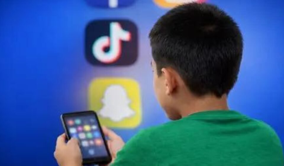 French lawmakers pass law banning social media use by children under 15; first EU country to do so