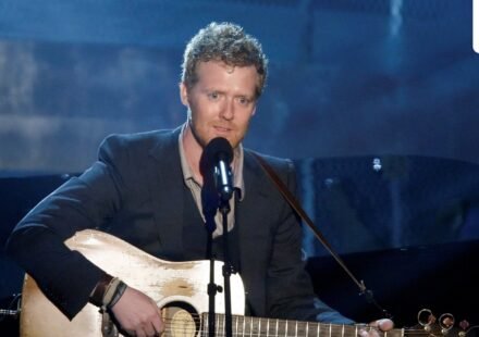 Glen Hansard family: Irish singer's wife and 3-year-old son involved in fatal car crash